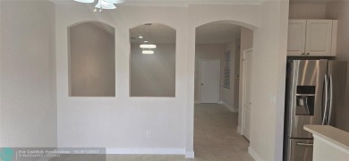 Stunning & spacious 3 bedroom 2.5-bathroom townhouse with on The Carolina Club in Florida - for sale on GolfHomes.com, golf home, golf lot