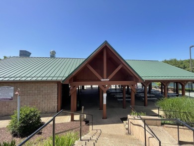 Looking to build your dream home in an excellent location?  This on Ledgestone Country Club and Golf Course in Missouri - for sale on GolfHomes.com, golf home, golf lot