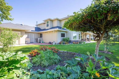 Classic home with views of Banbury Golf Course, true 4 bedrooms on BanBury Golf Club in ID - for sale on GolfHomes.com, golf home, golf lot