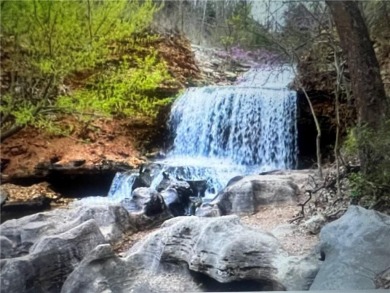 Flat Commercial Lot .4 Miles from Holiday Island Marina! on Holiday Island Executive Golf Course in Arkansas - for sale on GolfHomes.com, golf home, golf lot
