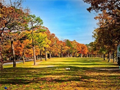 Flat Commercial Lot .4 Miles from Holiday Island Marina! on Holiday Island Executive Golf Course in Arkansas - for sale on GolfHomes.com, golf home, golf lot