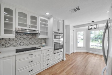 **PRICE IMPROVEMENT~ REMODELED POOL HOME!**SELLER WILL ASSIST on Caloosa Greens Executive Golf Course in Florida - for sale on GolfHomes.com, golf home, golf lot