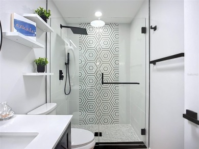 **PRICE IMPROVEMENT~ REMODELED POOL HOME!**SELLER WILL ASSIST on Caloosa Greens Executive Golf Course in Florida - for sale on GolfHomes.com, golf home, golf lot