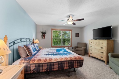 Escape to this charming 1-bedroom cabin/half-duplex nestled in on Ledgestone Country Club and Golf Course in Missouri - for sale on GolfHomes.com, golf home, golf lot