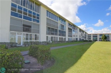 PENTHOUSE APT. GORGEOUS WATER AND GOLF VIEWS. 1 BEDROOM 1 1/2 on Wynmoor Golf Course in Florida - for sale on GolfHomes.com, golf home, golf lot