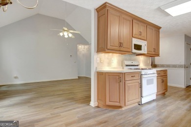 Easy living in the heart of Peachtree City! Brookfield on Braelinn Golf Club in Georgia - for sale on GolfHomes.com, golf home, golf lot