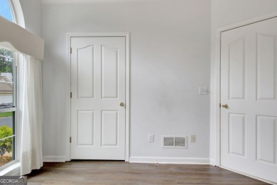 Easy living in the heart of Peachtree City! Brookfield on Braelinn Golf Club in Georgia - for sale on GolfHomes.com, golf home, golf lot