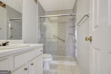 Easy living in the heart of Peachtree City! Brookfield on Braelinn Golf Club in Georgia - for sale on GolfHomes.com, golf home, golf lot