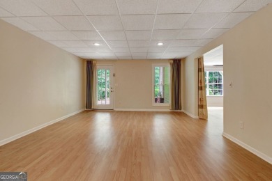 Easy living in the heart of Peachtree City! Brookfield on Braelinn Golf Club in Georgia - for sale on GolfHomes.com, golf home, golf lot