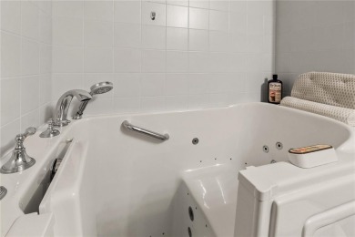 Paradise found!  Adorable and well maintained villa in Arlington on Arlington Ridge Golf Club in Florida - for sale on GolfHomes.com, golf home, golf lot