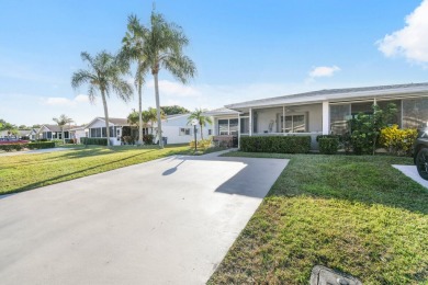 Delightful one level townhouse with step saving kitchen and 2 on Cypress Lakes Golf Course - West Palm Beach in Florida - for sale on GolfHomes.com, golf home, golf lot