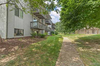 Welcome to this ground-floor one-bedroom, one-bath condo in on Lake Saint Louis Par 3 in Missouri - for sale on GolfHomes.com, golf home, golf lot