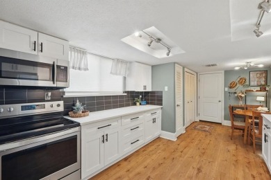 STYLISH, MOVE-IN READY TOWNHOME IN SOUGHT-AFTER FARMERS BRANCH on Brookhaven Country Club - Golf Course in Texas - for sale on GolfHomes.com, golf home, golf lot
