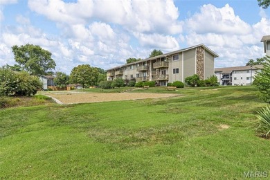 Welcome to this ground-floor one-bedroom, one-bath condo in on Lake Saint Louis Par 3 in Missouri - for sale on GolfHomes.com, golf home, golf lot
