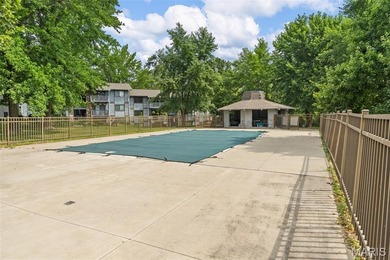 Welcome to this ground-floor one-bedroom, one-bath condo in on Lake Saint Louis Par 3 in Missouri - for sale on GolfHomes.com, golf home, golf lot
