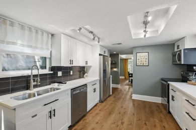 STYLISH, MOVE-IN READY TOWNHOME IN SOUGHT-AFTER FARMERS BRANCH on Brookhaven Country Club - Golf Course in Texas - for sale on GolfHomes.com, golf home, golf lot
