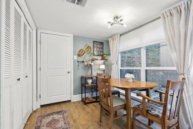 STYLISH, MOVE-IN READY TOWNHOME IN SOUGHT-AFTER FARMERS BRANCH on Brookhaven Country Club - Golf Course in Texas - for sale on GolfHomes.com, golf home, golf lot