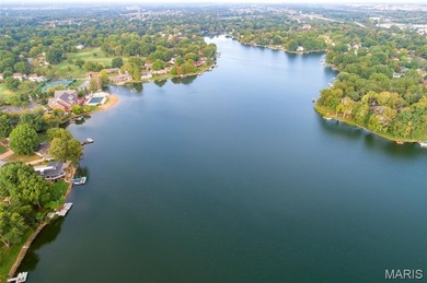 Welcome to this ground-floor one-bedroom, one-bath condo in on Lake Saint Louis Par 3 in Missouri - for sale on GolfHomes.com, golf home, golf lot
