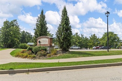 Welcome to this ground-floor one-bedroom, one-bath condo in on Lake Saint Louis Par 3 in Missouri - for sale on GolfHomes.com, golf home, golf lot