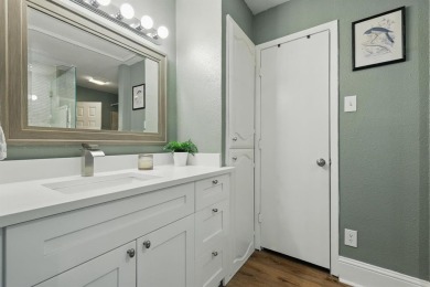 STYLISH, MOVE-IN READY TOWNHOME IN SOUGHT-AFTER FARMERS BRANCH on Brookhaven Country Club - Golf Course in Texas - for sale on GolfHomes.com, golf home, golf lot