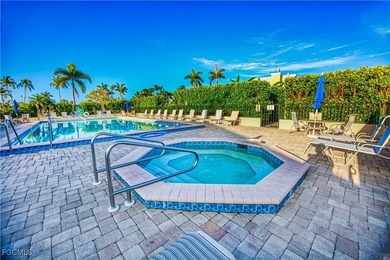 GOLFER'S PARADISE IN KELLY GREENS! Enjoy resort-style living in on Kelly Greens Golf and Country Club in Florida - for sale on GolfHomes.com, golf home, golf lot