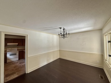 Welcome to this beautifully maintained 2 bedroom, 2 bath villa on Houndslake Country Club in South Carolina - for sale on GolfHomes.com, golf home, golf lot