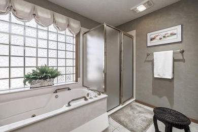 Villa Alegre Townhome wonderfully located on Emanuel Place on DeSoto Golf Course in Arkansas - for sale on GolfHomes.com, golf home, golf lot