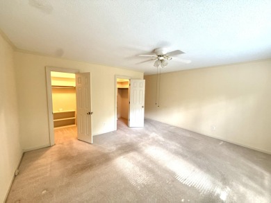 Welcome to this beautifully maintained 2 bedroom, 2 bath villa on Houndslake Country Club in South Carolina - for sale on GolfHomes.com, golf home, golf lot
