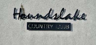 Welcome to this beautifully maintained 2 bedroom, 2 bath villa on Houndslake Country Club in South Carolina - for sale on GolfHomes.com, golf home, golf lot