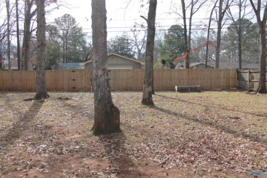 This cozy 3 bed, 1 1/2 bath home is in a prime location with on Point Mallard Golf Course in Alabama - for sale on GolfHomes.com, golf home, golf lot