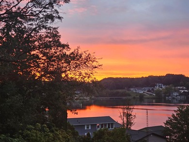 LAKEVIEW! From the moment you arrive you'll feel your cares melt on Apple Valley Golf Course in Ohio - for sale on GolfHomes.com, golf home, golf lot