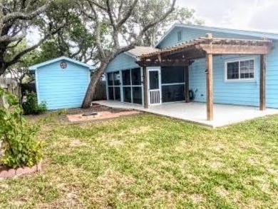 Coastal Cottage Charm: Well-Maintained 2-Bed, 2-Bath with Bonus on Rockport Country Club in Texas - for sale on GolfHomes.com, golf home, golf lot