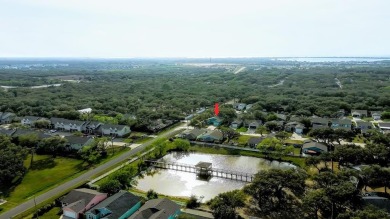 Coastal Cottage Charm: Well-Maintained 2-Bed, 2-Bath with Bonus on Rockport Country Club in Texas - for sale on GolfHomes.com, golf home, golf lot