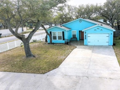 Coastal Cottage Charm: Well-Maintained 2-Bed, 2-Bath with Bonus on Rockport Country Club in Texas - for sale on GolfHomes.com, golf home, golf lot
