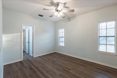 Welcome to Oak Bay Club Condominiums, located in the prestigious on Rockport Country Club in Texas - for sale on GolfHomes.com, golf home, golf lot