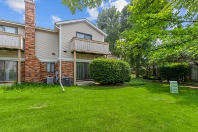 Experience the perfect blend of comfort and convenience in this on Sportsmans Country Club in Illinois - for sale on GolfHomes.com, golf home, golf lot