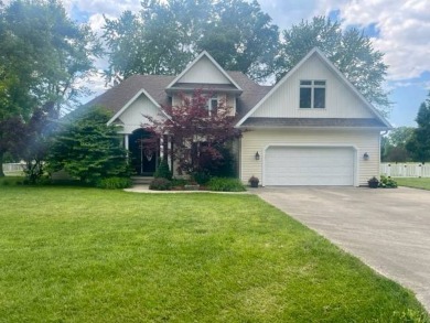 Beautiful, well maintained home located next to the Country Club on Deer Run/Mary Heath Mem. Golf Course in Illinois - for sale on GolfHomes.com, golf home, golf lot