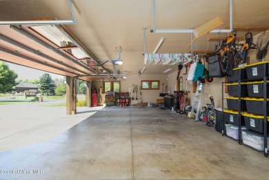 High-end gated location golf cart distance to Hayden Lake CC on Avondale Golf and Tennis Club in Idaho - for sale on GolfHomes.com, golf home, golf lot