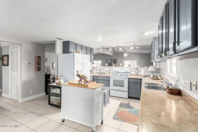 Welcome to easy living in the vibrant 55+ community of Sun Lakes on Oakwood Golf Club  in Arizona - for sale on GolfHomes.com, golf home, golf lot
