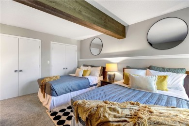 This magnificent 5-bedroom, 3-bathroom lakefront home is walking on The Oaks Golf Course in Missouri - for sale on GolfHomes.com, golf home, golf lot