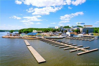 This magnificent 5-bedroom, 3-bathroom lakefront home is walking on The Oaks Golf Course in Missouri - for sale on GolfHomes.com, golf home, golf lot