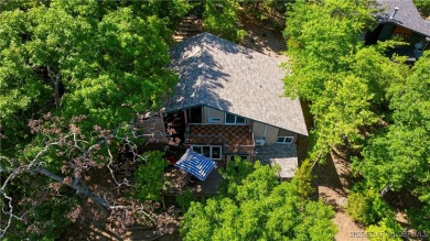 This magnificent 5-bedroom, 3-bathroom lakefront home is walking on The Oaks Golf Course in Missouri - for sale on GolfHomes.com, golf home, golf lot