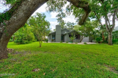 Beautifully Updated exquisite 3 Bedroom, 2 Bath Golf Villas End on Spruce Creek Golf Club in Florida - for sale on GolfHomes.com, golf home, golf lot
