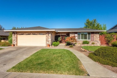 This well maintained Juniper residence is on a quiet street in on Oakmont Golf Club in California - for sale on GolfHomes.com, golf home, golf lot