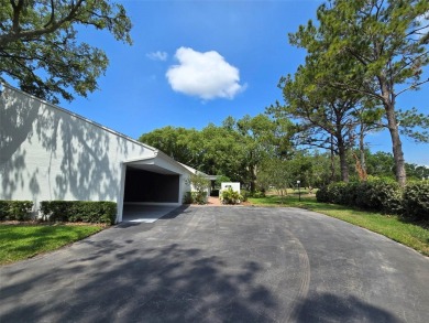HUGE PRICE REDUCTION!!! SELLER CIRCOMSTANCES ARE MOTIVATEDE AND on Carrollwood Country Club in Florida - for sale on GolfHomes.com, golf home, golf lot