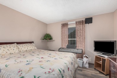 Come see this darling Phase 3 2 bedroom, 2 bath end unit. This on Sun City-Willow Creek / Willow Brook  in Arizona - for sale on GolfHomes.com, golf home, golf lot