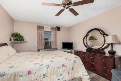 Come see this darling Phase 3 2 bedroom, 2 bath end unit. This on Sun City-Willow Creek / Willow Brook  in Arizona - for sale on GolfHomes.com, golf home, golf lot