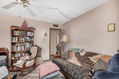 Come see this darling Phase 3 2 bedroom, 2 bath end unit. This on Sun City-Willow Creek / Willow Brook  in Arizona - for sale on GolfHomes.com, golf home, golf lot