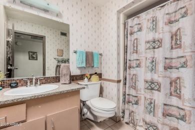 Come see this darling Phase 3 2 bedroom, 2 bath end unit. This on Sun City-Willow Creek / Willow Brook  in Arizona - for sale on GolfHomes.com, golf home, golf lot