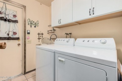 Come see this darling Phase 3 2 bedroom, 2 bath end unit. This on Sun City-Willow Creek / Willow Brook  in Arizona - for sale on GolfHomes.com, golf home, golf lot